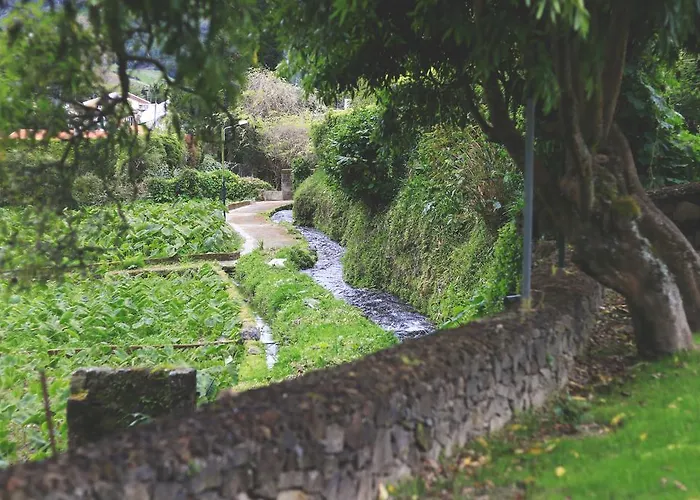 假日公园 World's Nests Pods Village 4*