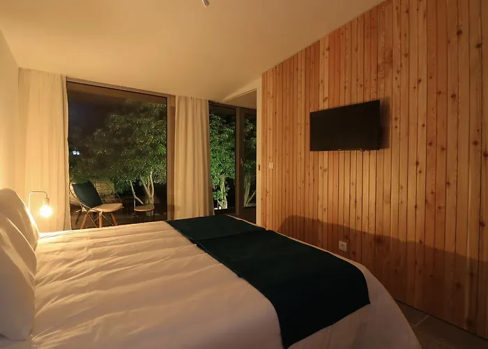 假日公园 World's Nests Pods Village 富尔纳斯